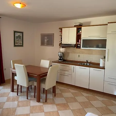 Aurelia Apartment Bol